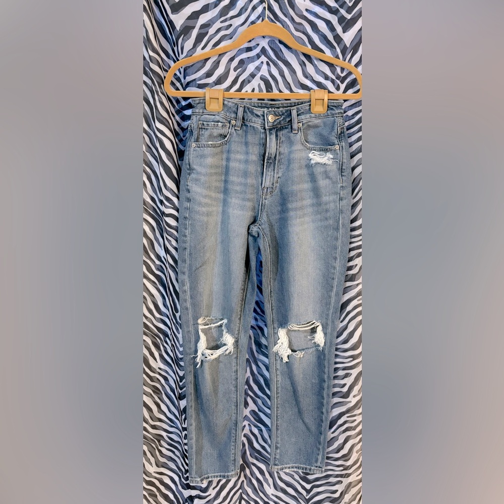 American Eagle size 4 mom jeans